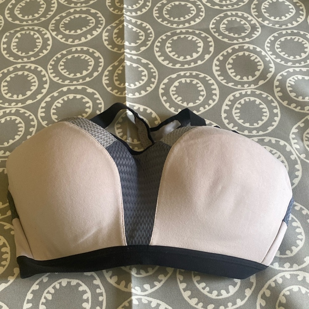 Victoria Secret Incredible Spirt Bra EUC SZ 34DD.
